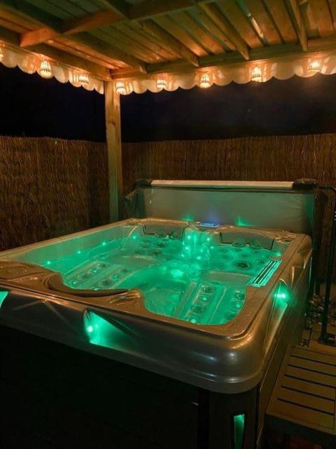Gite Du Vieux Saule 1 Gite Avec Spa Privatif Pour 2 Personnes 1 Suite Familiale Sans Spa Vieil-Hesdin Exterior foto